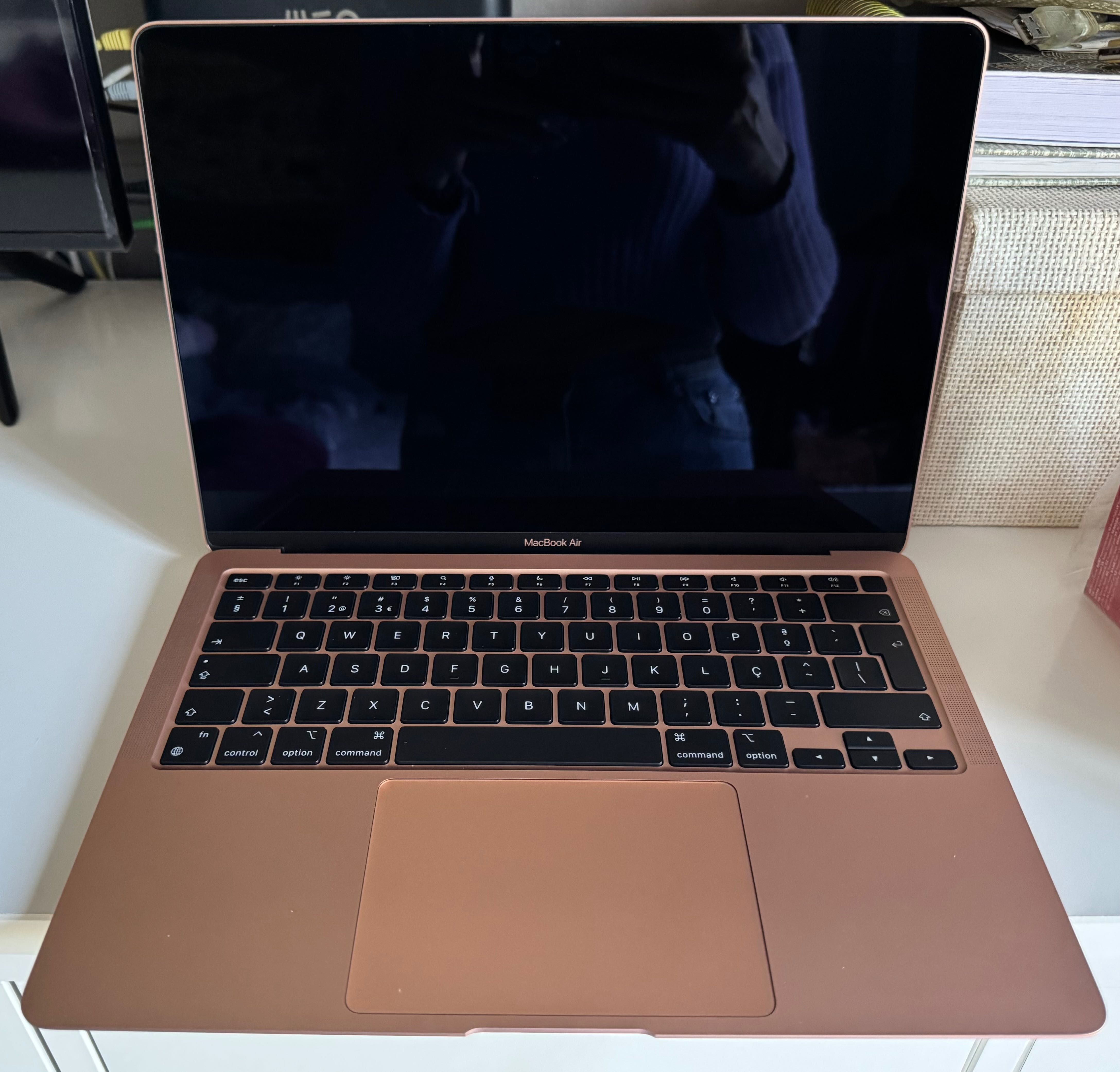 MacBook Air 13’3 256GB de memória, 8GB de RAM. com adaptador USB