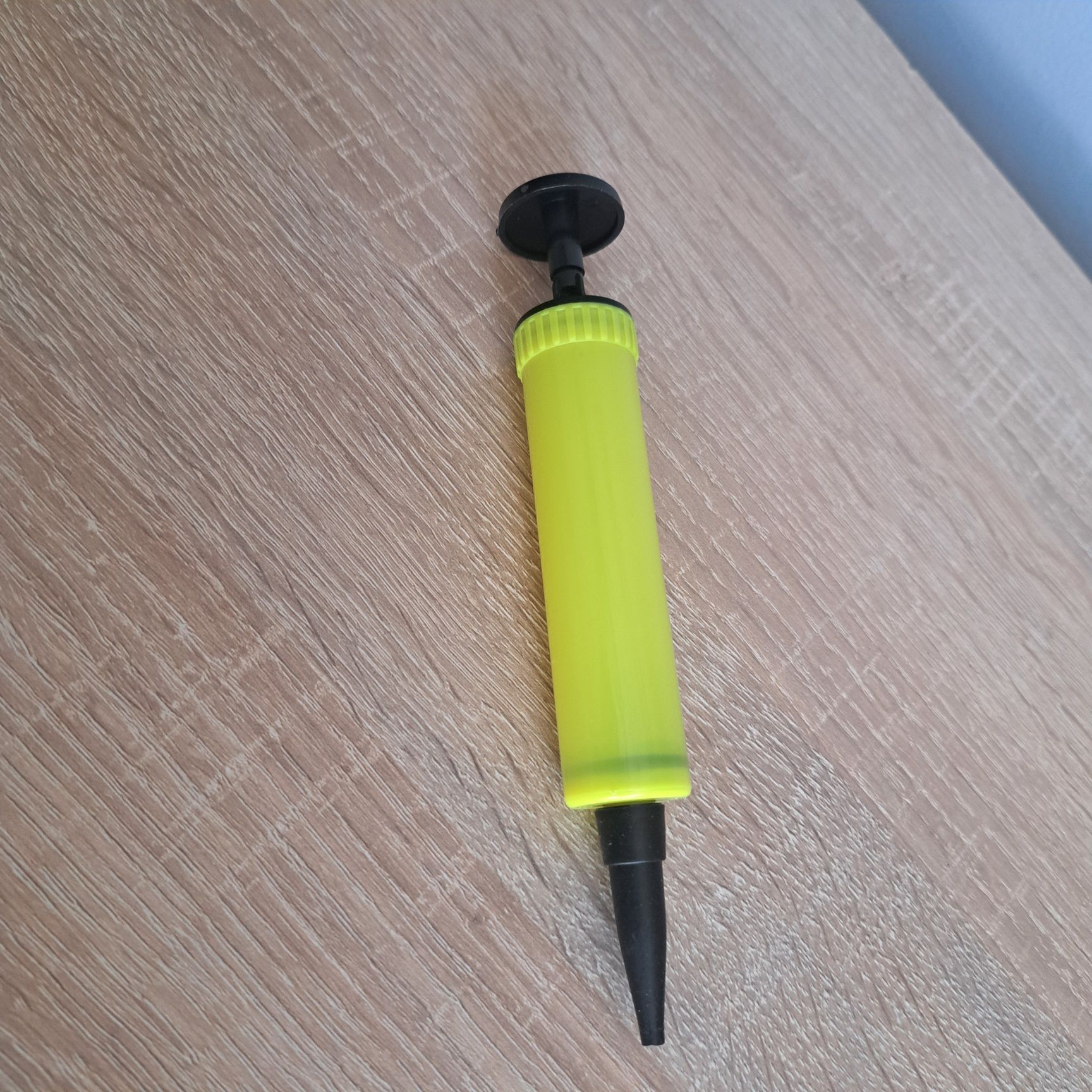 Podręczna mini pompka do balonów