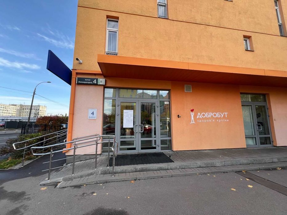 Продаж комерційного приміщення в ЖК “Комфорт Таун” Регенераторна б.4