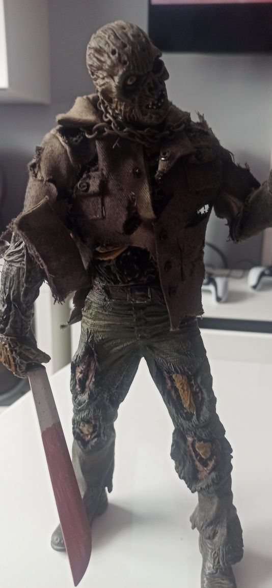 Mezco 12" Friday the 13th Part VII Jason