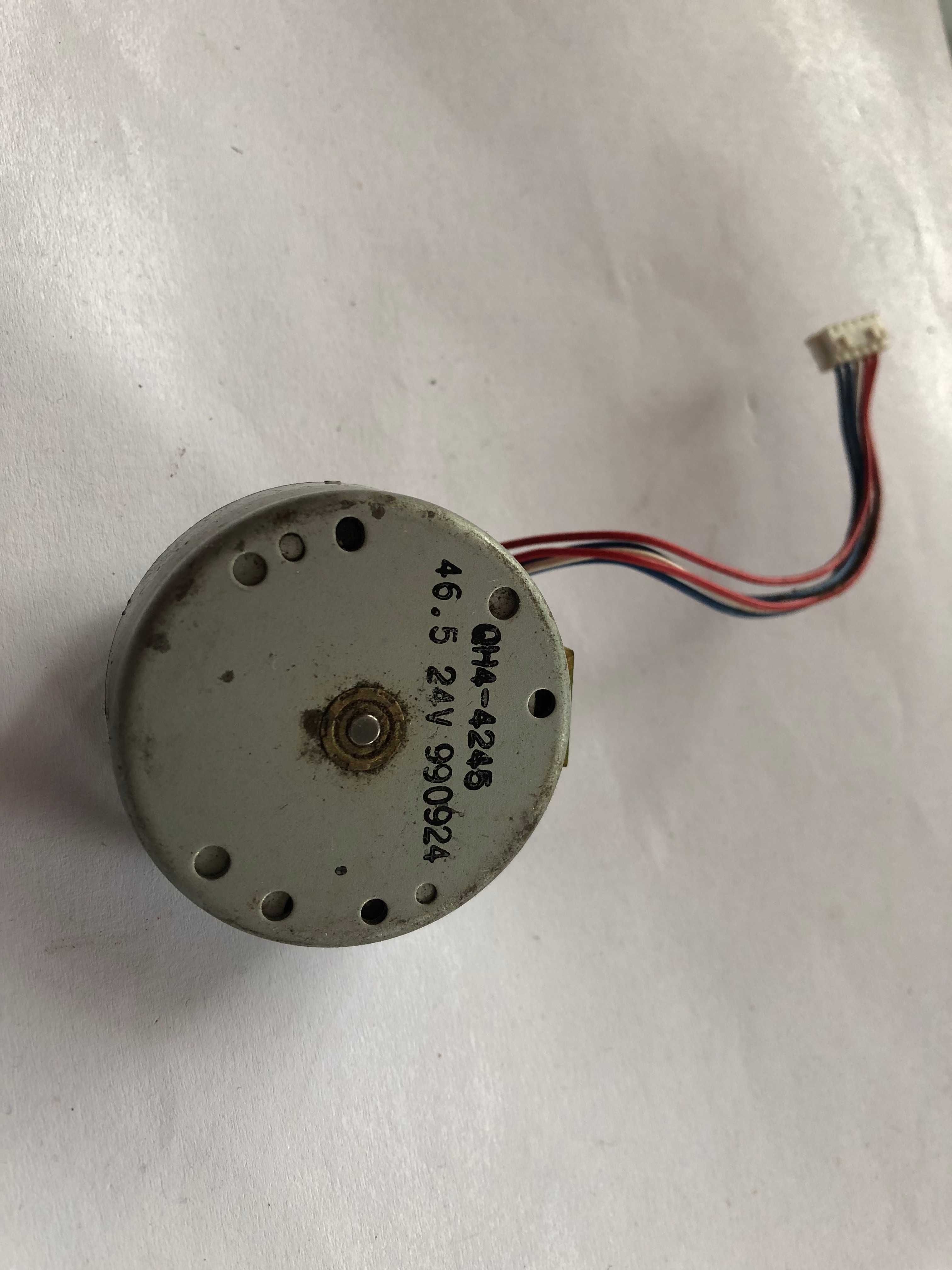 Silniczek 24V QH4 46.5 , fi 42 mm do magnetowidu