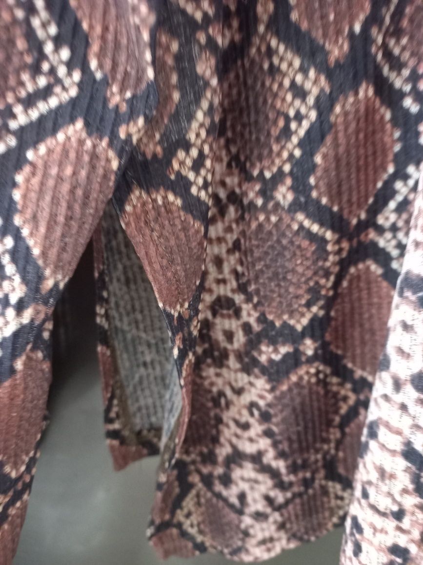Camisa nova em tons de castanho