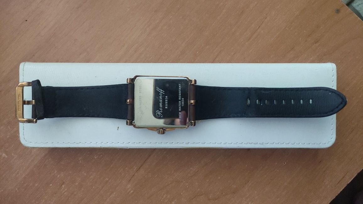 Продам наручные позолоченные часы Romanoff