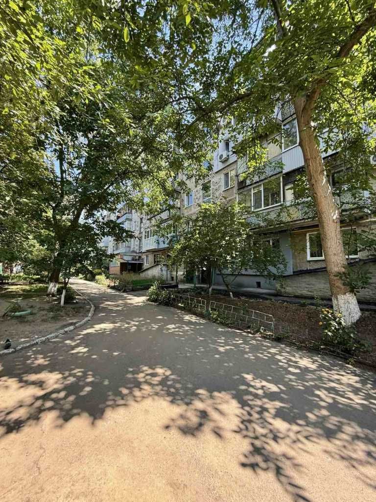 3к.квартира, Алмазний, 60м2, 2/5, в житловому стані