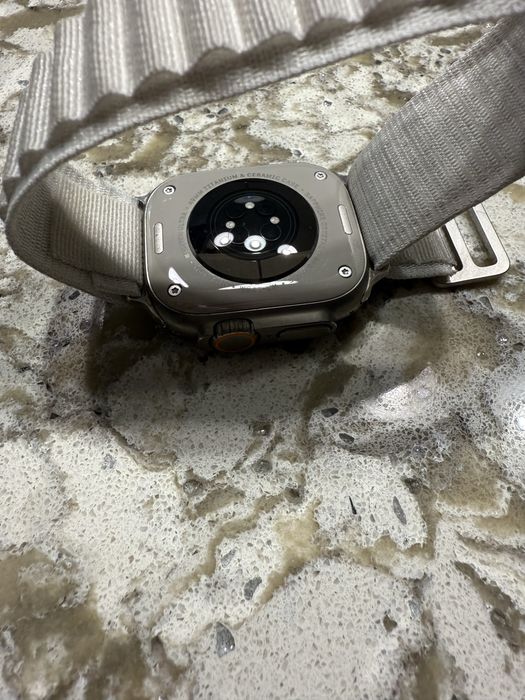Apple Watch Ulta 49mm Titanium