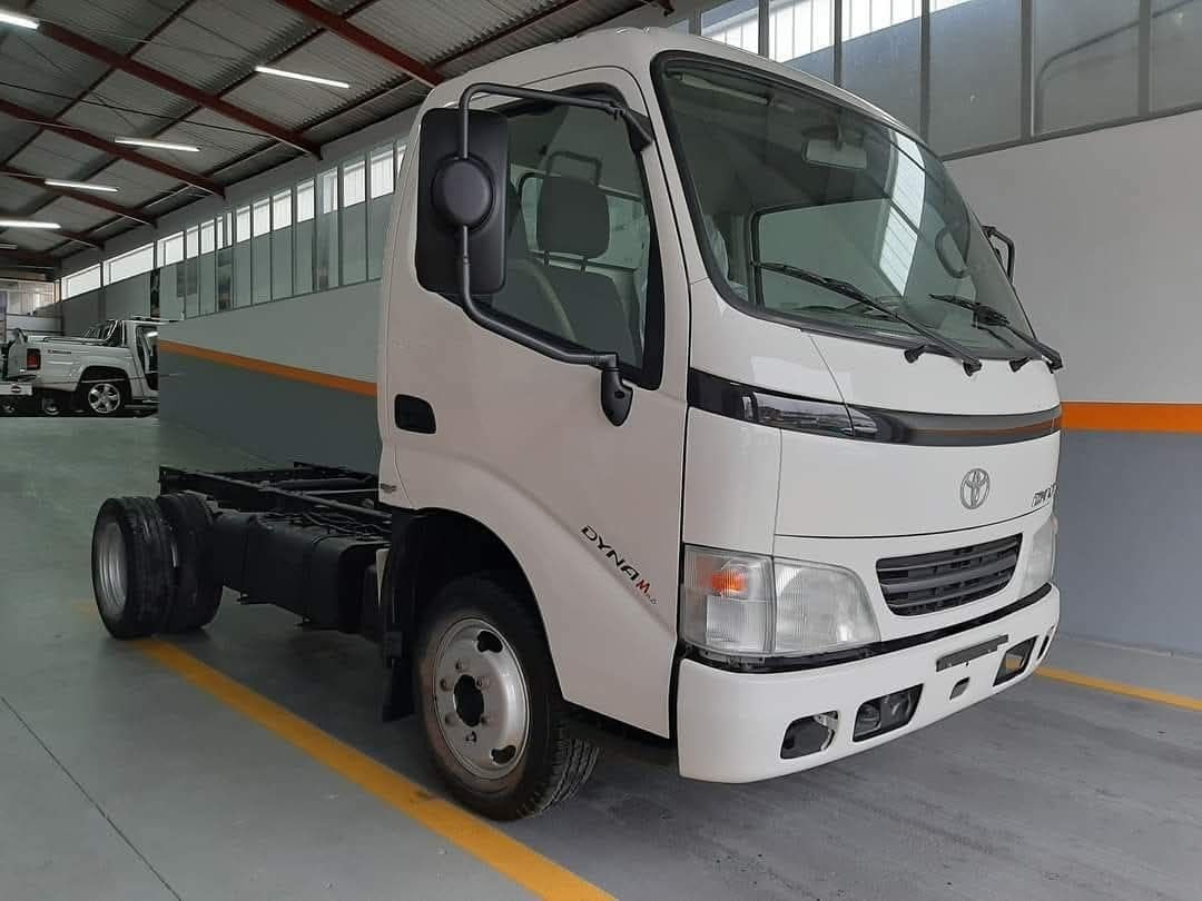 Toyota Dyna [M35.25] 
3.0L [D-4D] 144HP 
- [Tri-Basculante] 
- Bascula
