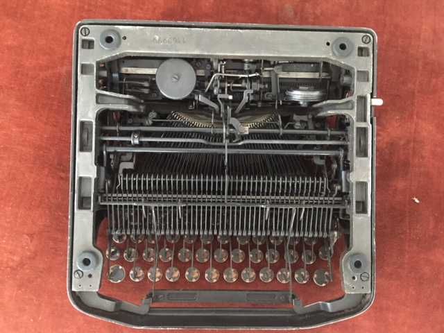 Stara niemiecka maszyna do pisania  ERIKA Seidel & Naumann Dresden 8