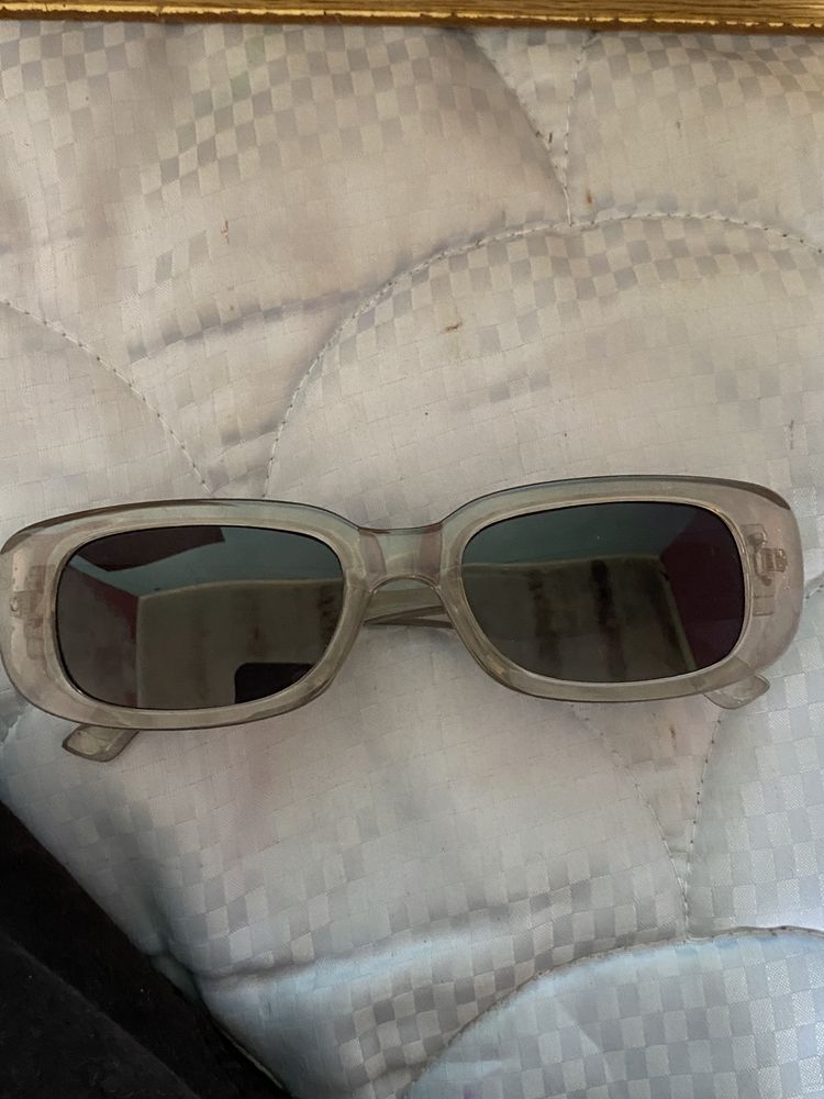 Vendo oculos de sol a 3€ cada um