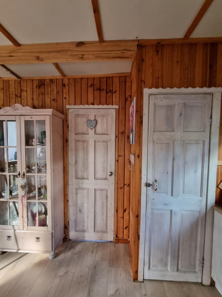 Domek letniskowy nad jeziorem Gołuń obok Wdzydz.
