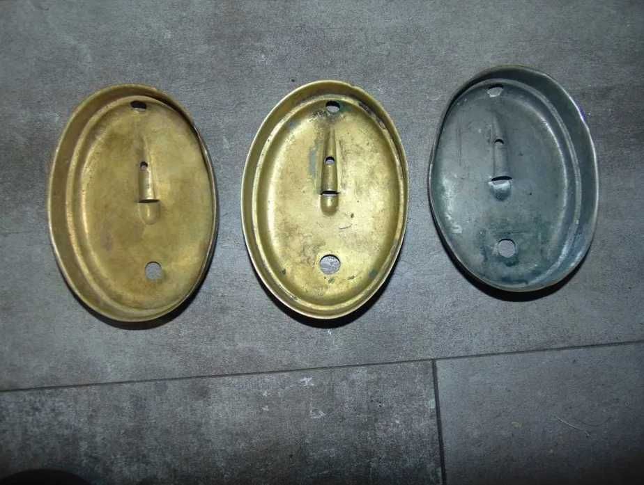 Przedwojenny mosiężny szyld do kinkiet dł.12,4 cm.cena za 1