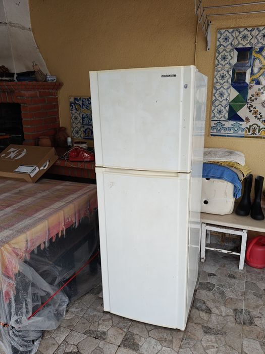 Frigorífico Samsung No Frost em estado razoável
