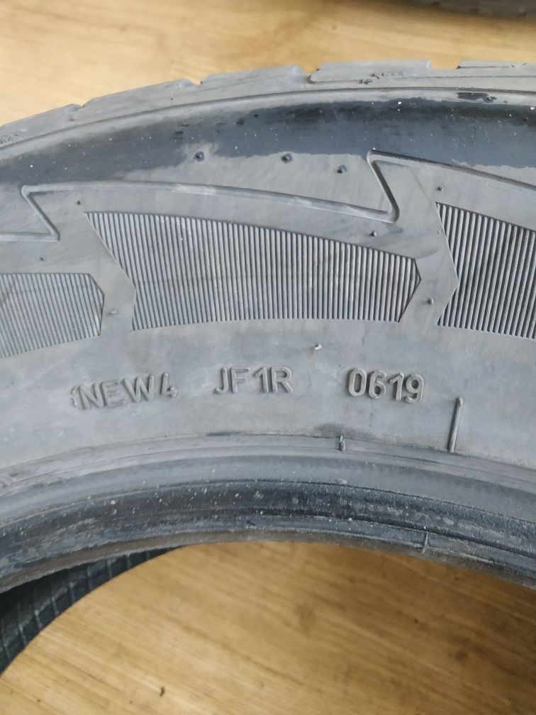 255/60r18 зима Goodyear - 2шт