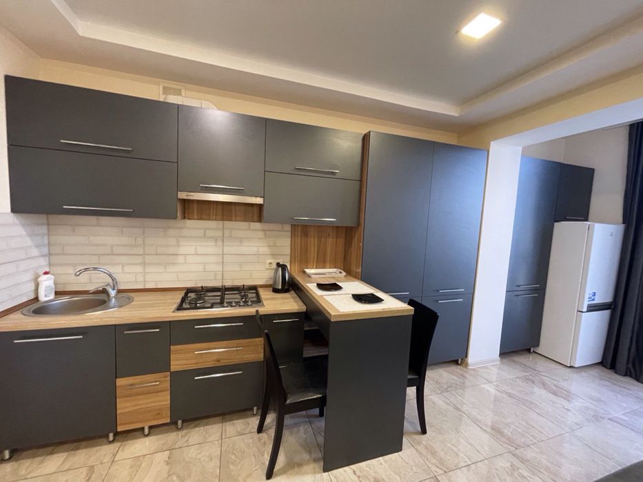 Аренда 1ком. 45м2. ул. Антоновича,36, Центр