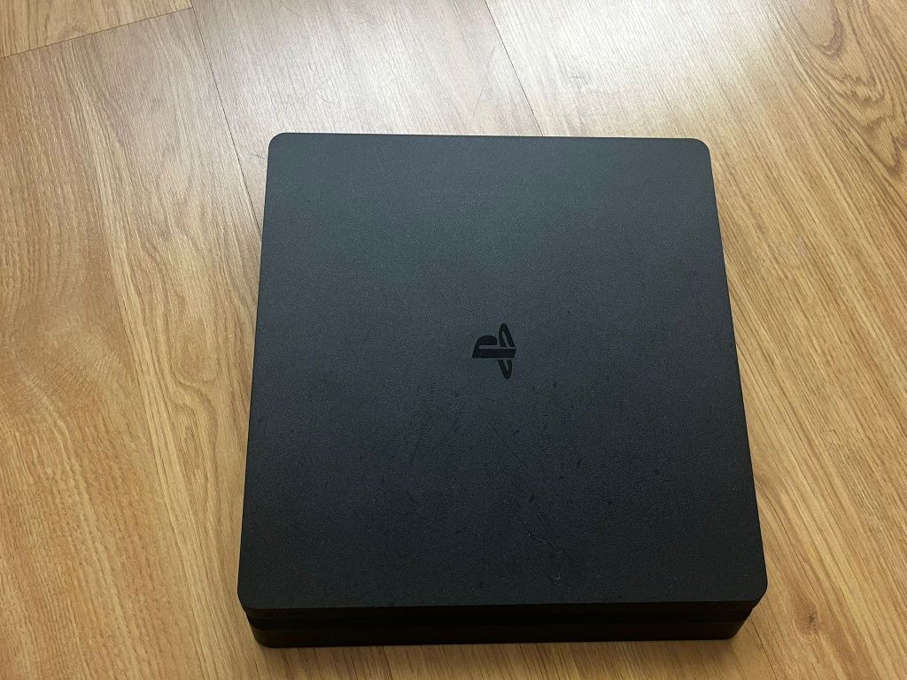 PS4 Slim 1TB com 3 jogos incluídos