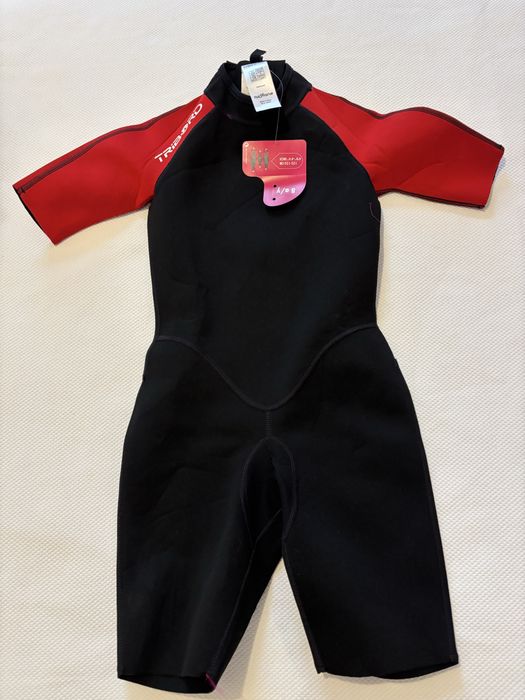 Fato de surf . Crianca de 8 anos . Com etiqueta