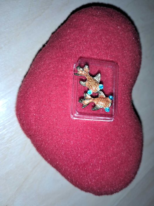 Продам сережки гвоздики золотая рыбка