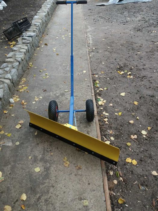Лопата для уборки снега