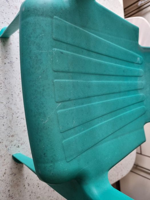 Krzesełko plastikowe dziecięce używane