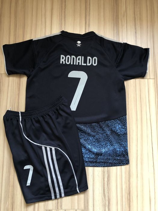 Футбольна форма нового сезону для дітей