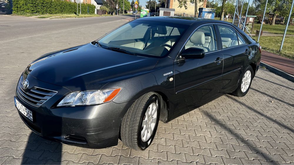 Sprzedam Toyotę Camry, zadbane wnętrze, hybryda, mechanicznie stan bdb