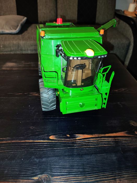 Bruder kombajn John Deere zabawka