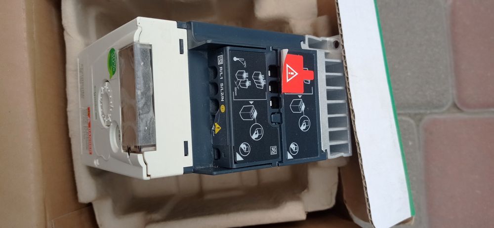 Перетворювач частоти ATV12HO37M2 ф1 0.37 kW 200-240V