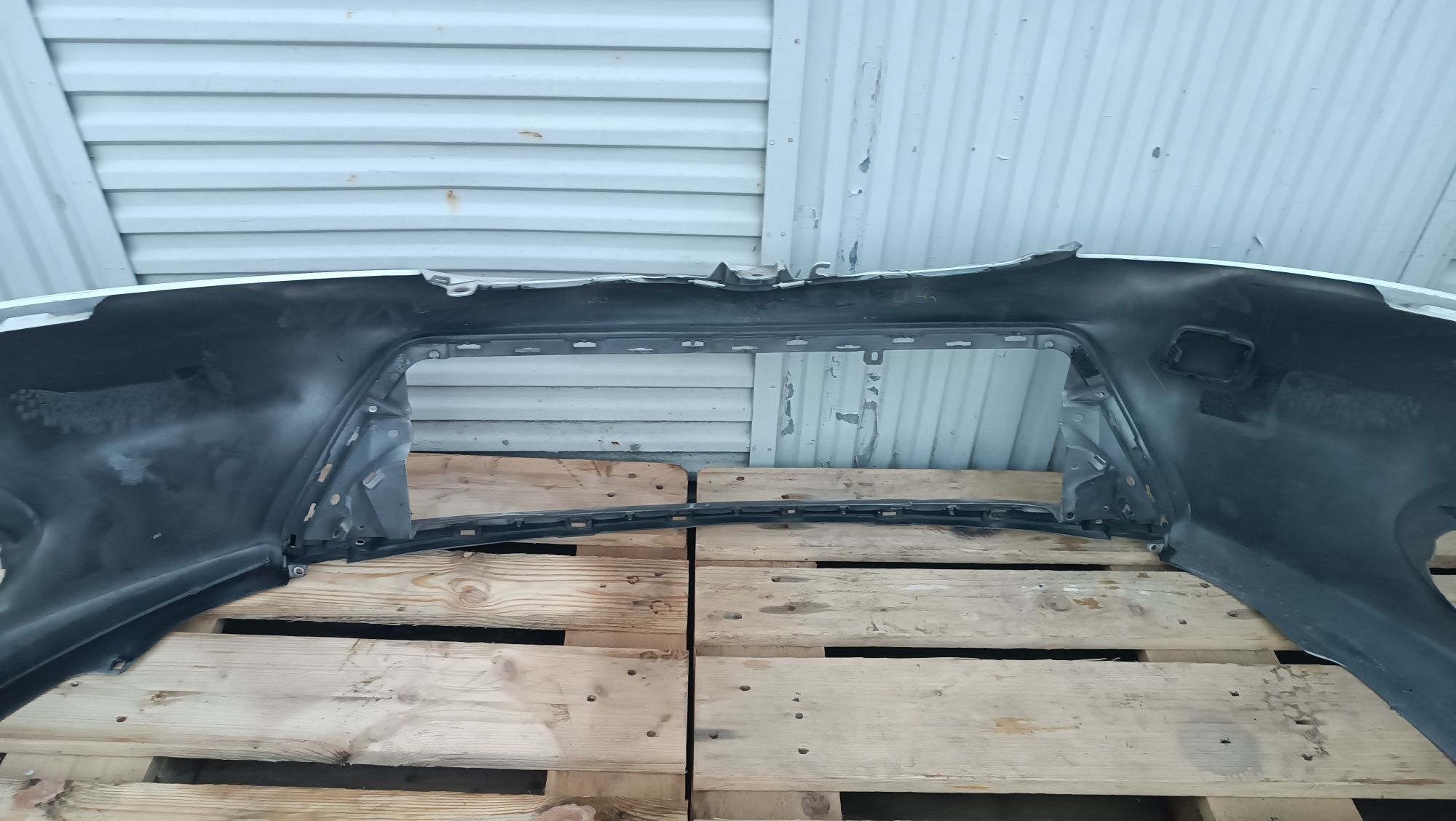 Vendo parachoque de frente Toyota Auris ano 2012/15