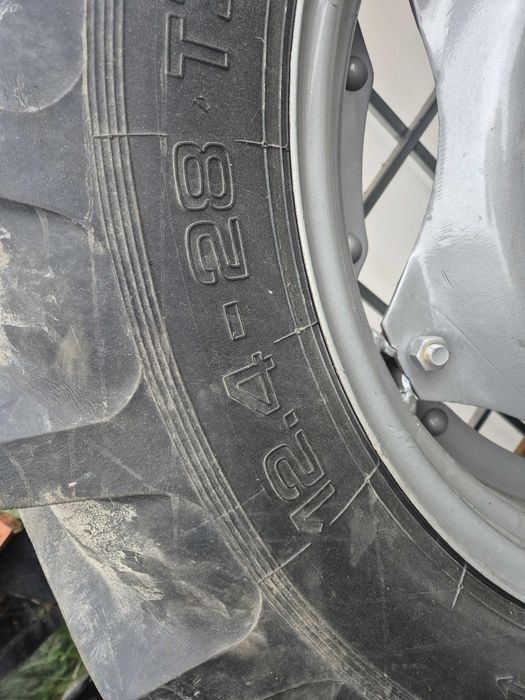 Koła Ursus C-330 tył opona 12.4-28 BARUM