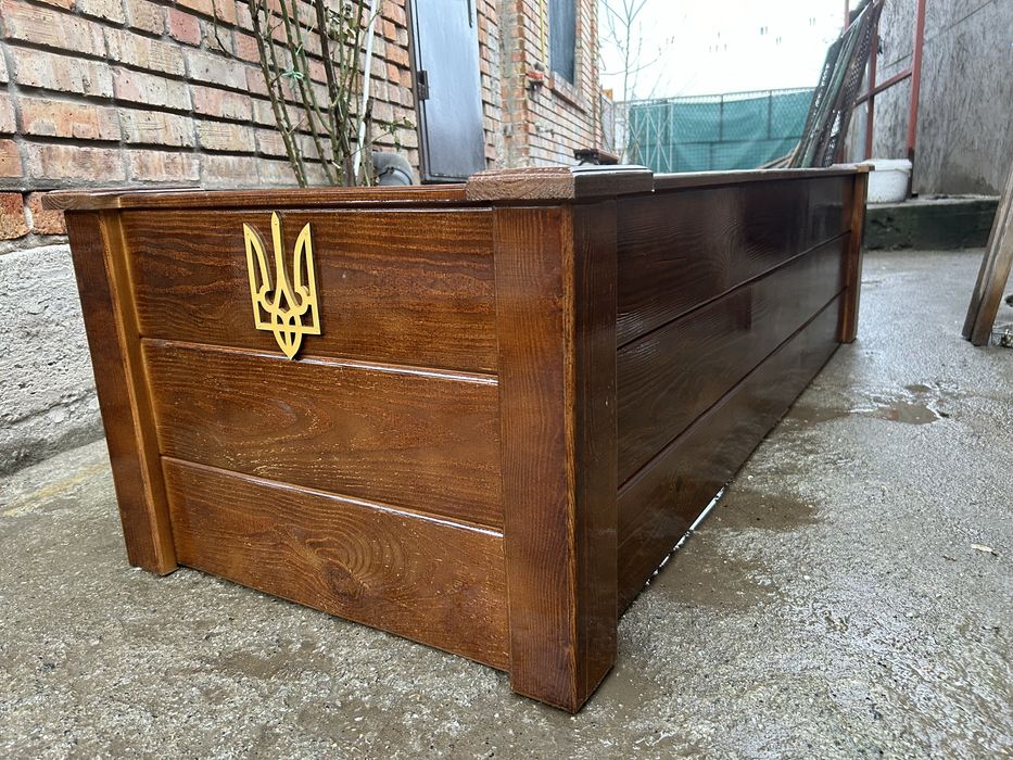 Надгробие из дерева