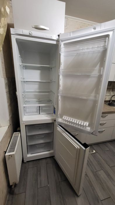 Холодильник Indesit