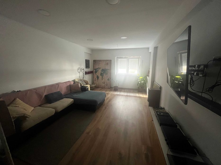 T2 Renovado em Queluz. Excelente localização.