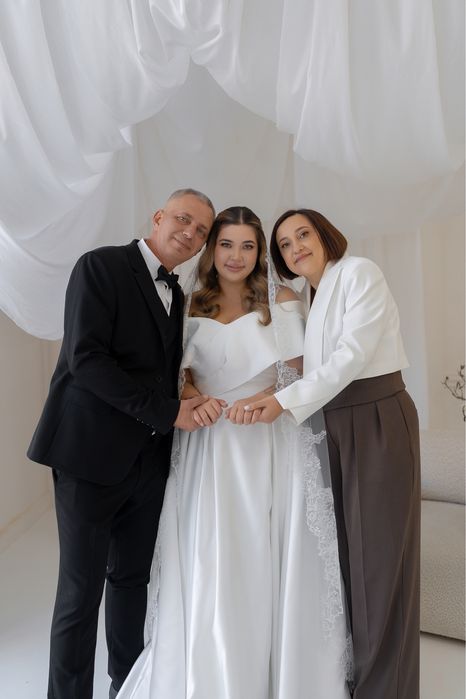 Весільна сукня в ідеальному стані