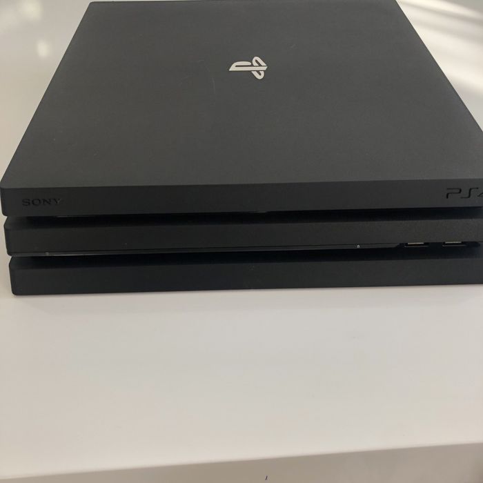 Konsola PS4 pro 1Tb