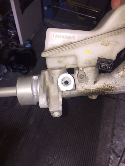 Головний гальмівний циліндр Тойота Авенсіс Т25