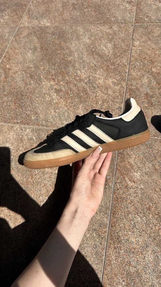 Adidas Samba.Жіночі розмір 40.В чорному кольорі