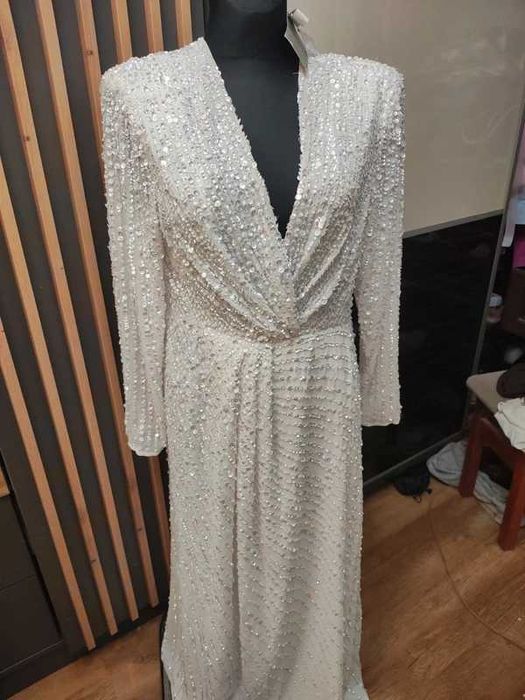 Błyszcząca suknia ślubna