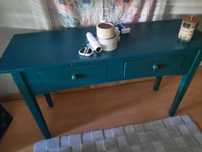 Mesa tipo aparador para jardim ou quarto