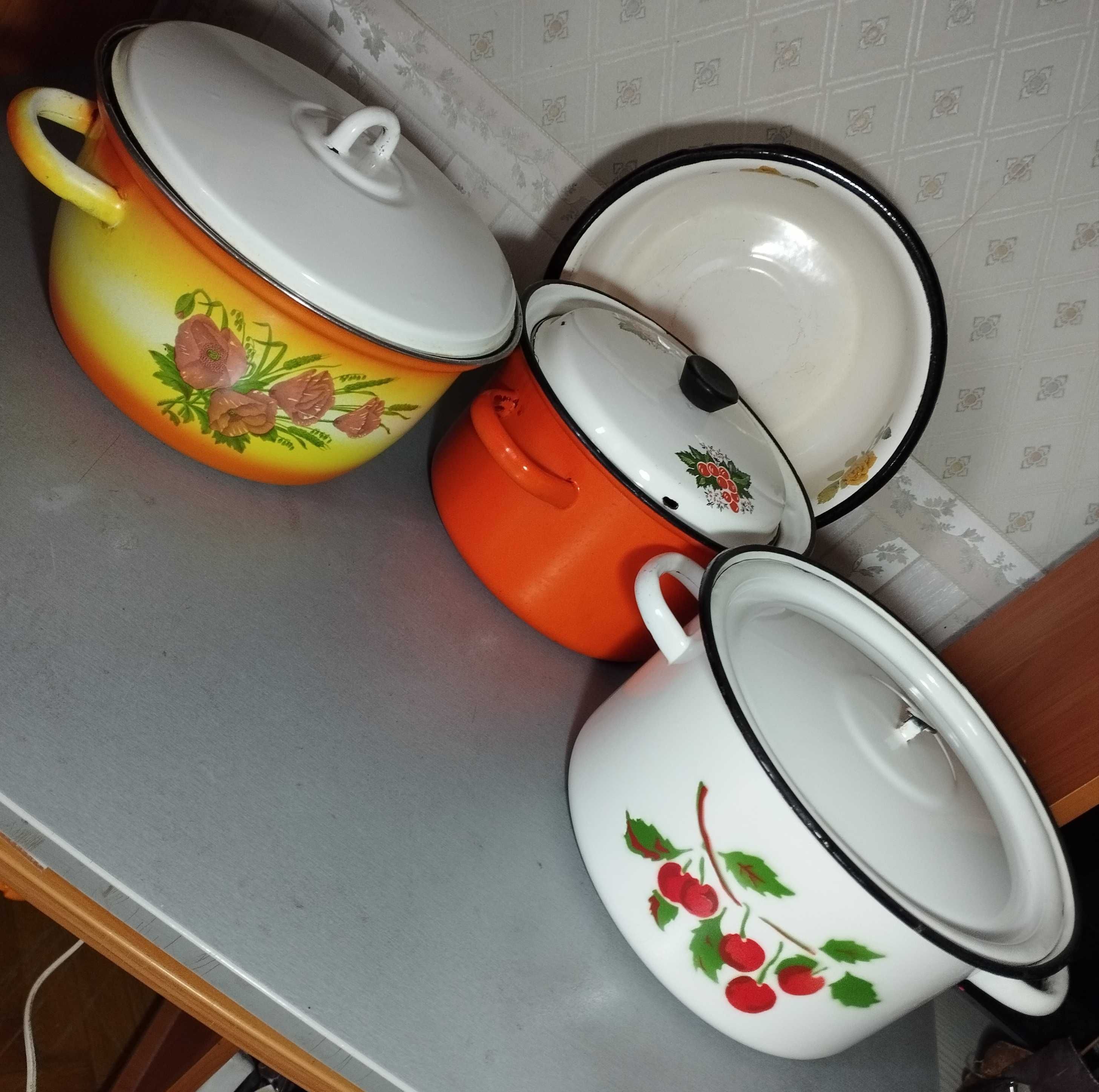 Металл, стильная посуда, украшение кухни
