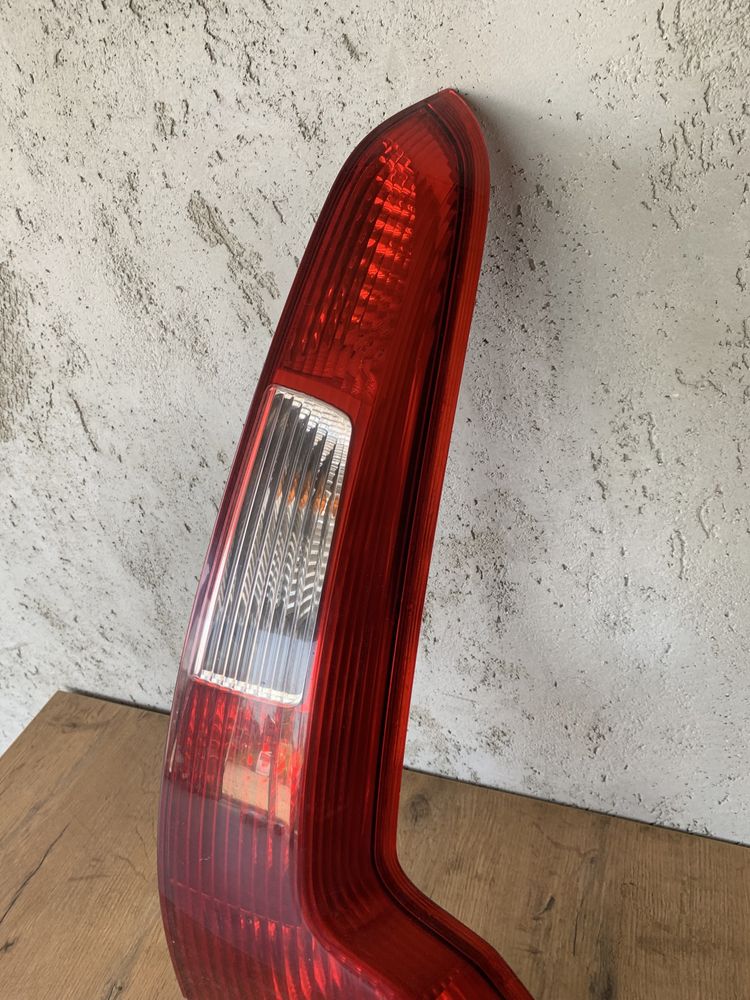 Volvo V50 lampa prawa tylna prawy tył kompletna EUROPA