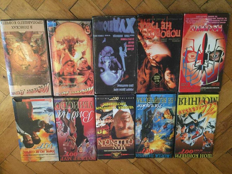 Видеокассеты VHS Паранойя, Багровые реки, Матрица, Глубокое синее море