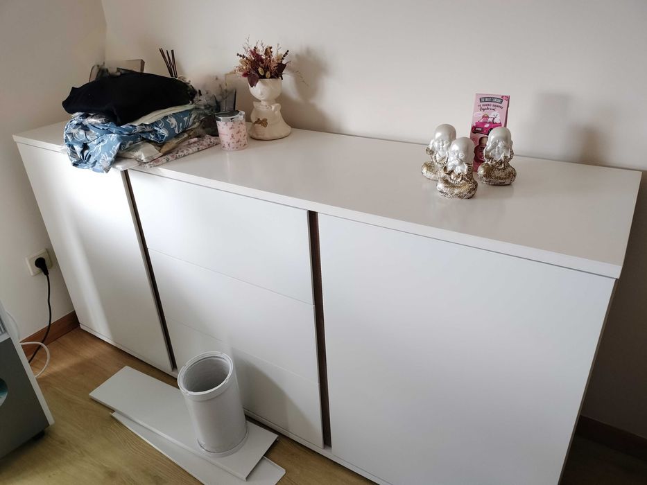 Aparador, espelho, estante, mesa e móvel bar