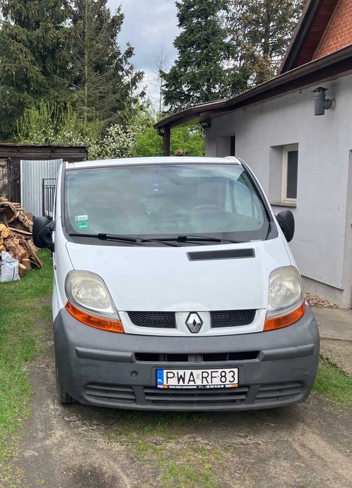 syndyk sprzeda samochód dostawczy Renault Trafic rok prod 2004