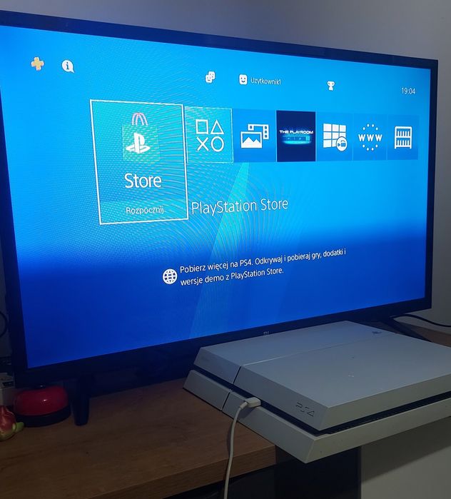 Konsola PS4 + 3 Pady + stacja ładująca do padów