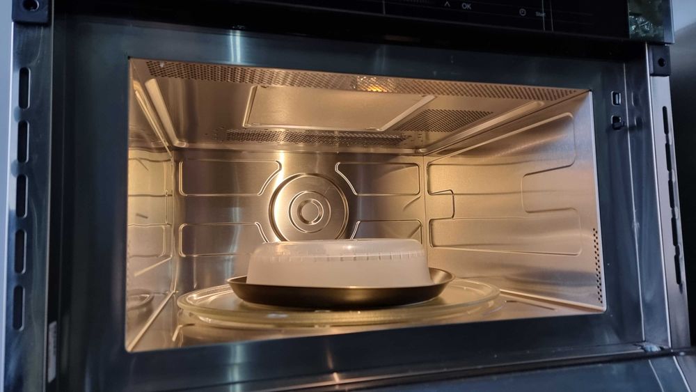 Mikrofalówka, Kuchenka mikrofalowa do zabudowy Miele M 7244, 46L,Grill