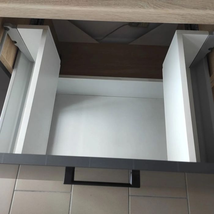 Кухня нова з вітрини