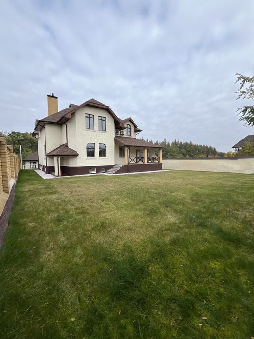 Будинок з ремонтом поруч біля лісу