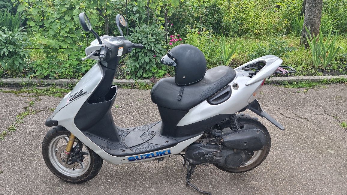Скутер Suzuki ZZ на номерах