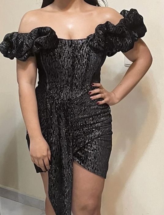 Vestido preto brilhante