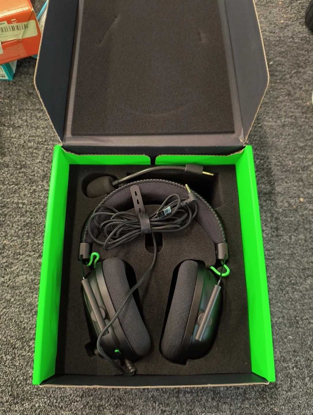 Razer BlackShark V2  игровые наушники с микрофоном