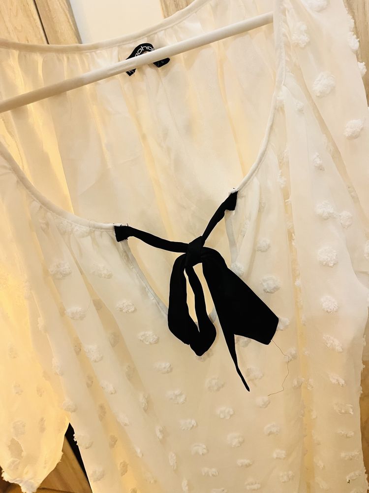 Sukienka biala z kokardą czarną M 38 świeta